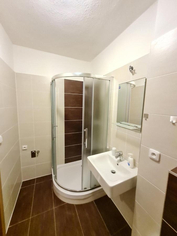 Apartman Na Kraji Lesa Vsemina ภายนอก รูปภาพ